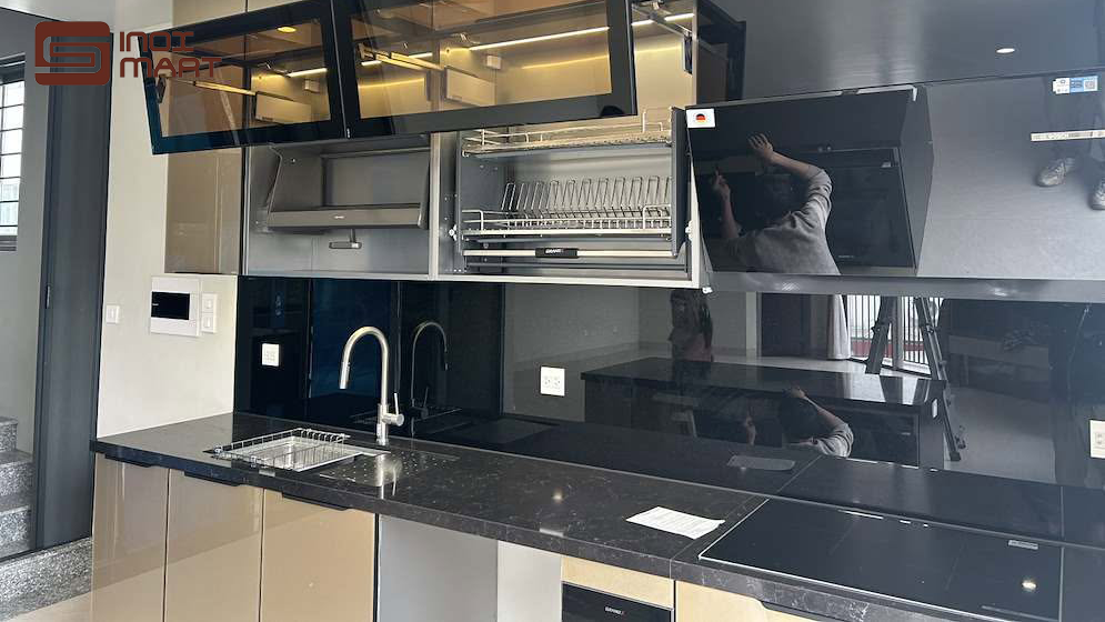 Vòi rửa bát cho tủ bếp inox hiện đại