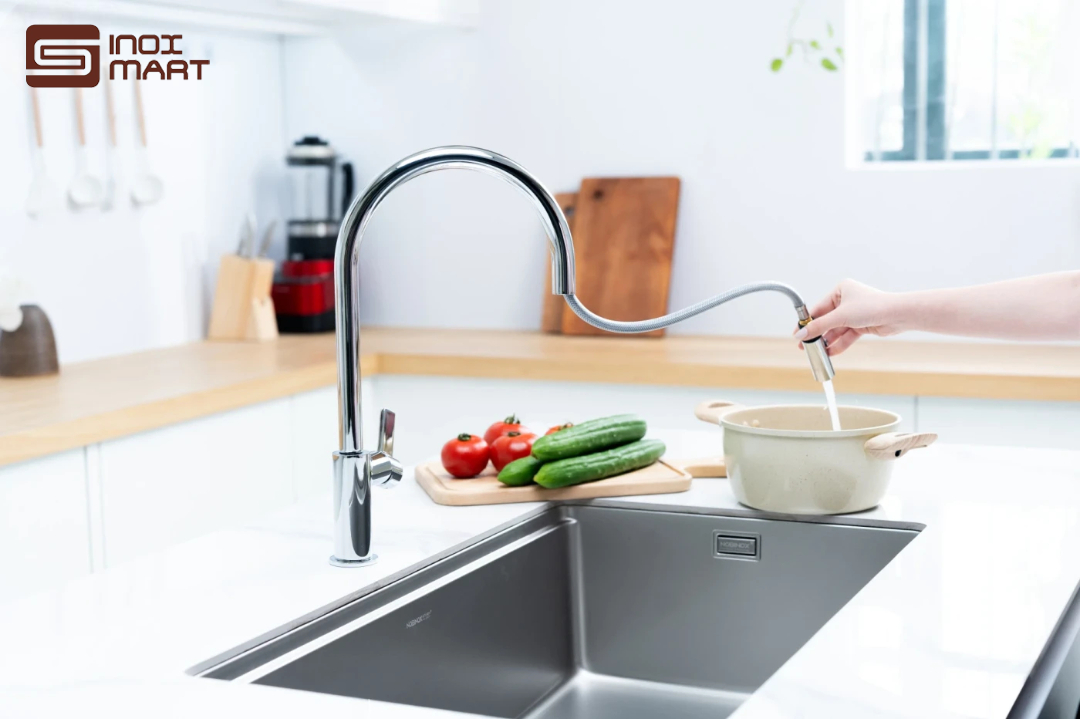 Mẫu vòi rửa bát Nobinox dây rút cho tủ bếp inox